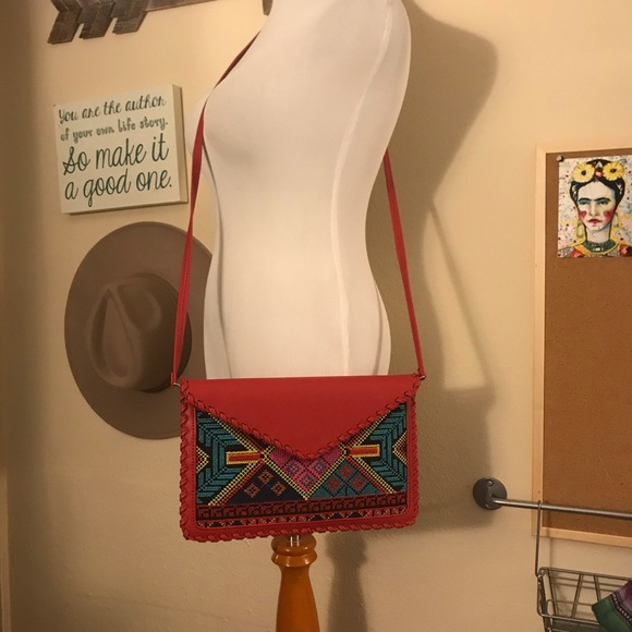 NWOT Red Embroidered Clutch - Picture 7 of 7